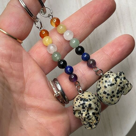 Dalmatian jasper skull carving key chain key ring 7 chakra beads rainbow - Picture 7 of 10